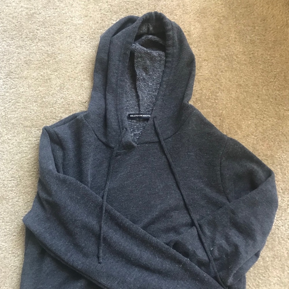 BRANDY MELVILLE grey cropped hoodie